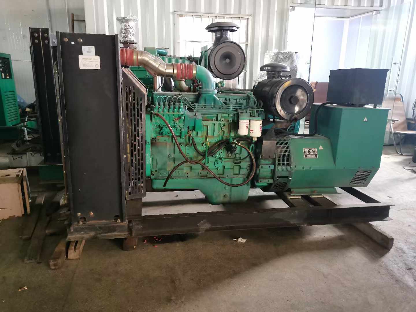 和平镇发电机租赁如何确定电缆的承载电流是否在安全范围内？