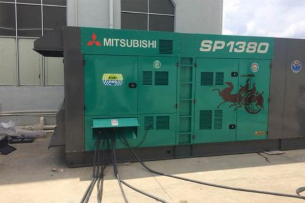 和平镇为什么有些柴油发电机组的输出电压可以调节？