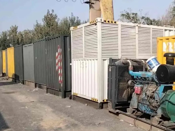 和平镇200KW柴油发电机机组每小时油耗是多少？